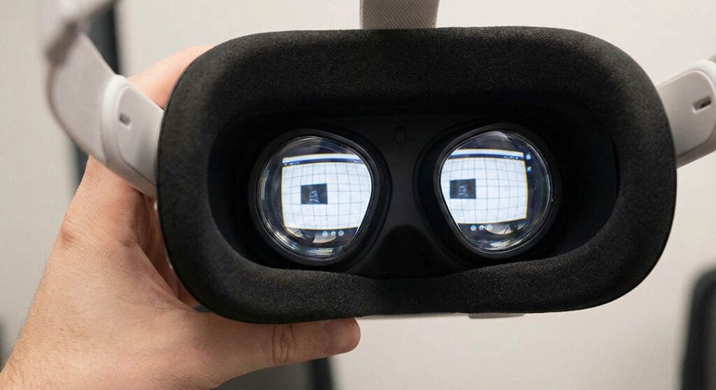 Internal view of a VR headset showing the screen's close proximity to the eyes, a cause of eye strain.