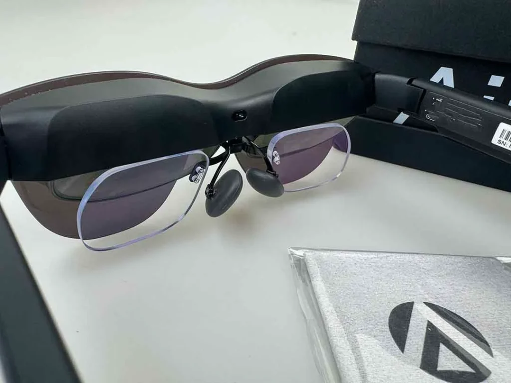 Mounting area for prescription lenses on RayNeo Air 4 Pro nose pad